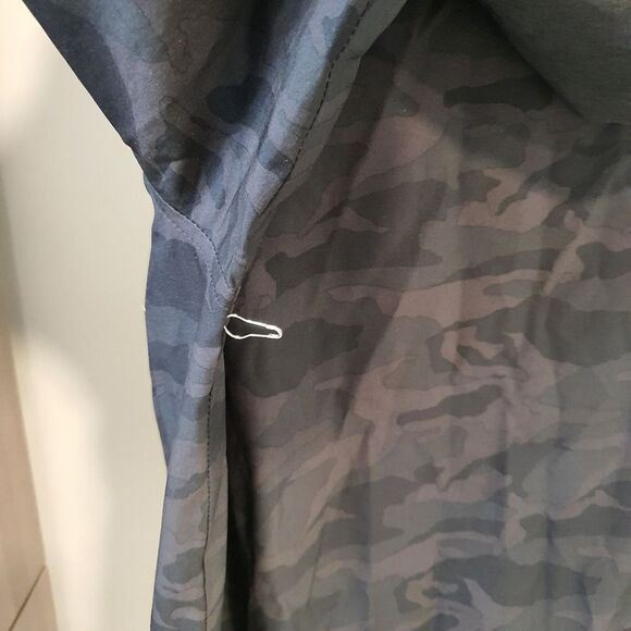 Vuori Men's Outdoor Trainer Jacket Shell  V512 Large logo embossed New - Picture 8 of 9